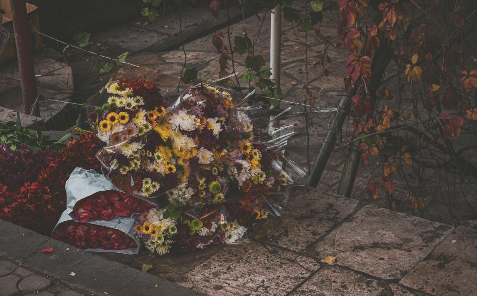 Elegant wedding decoration showcase featuring premium floral arrangements and sophisticated table settings